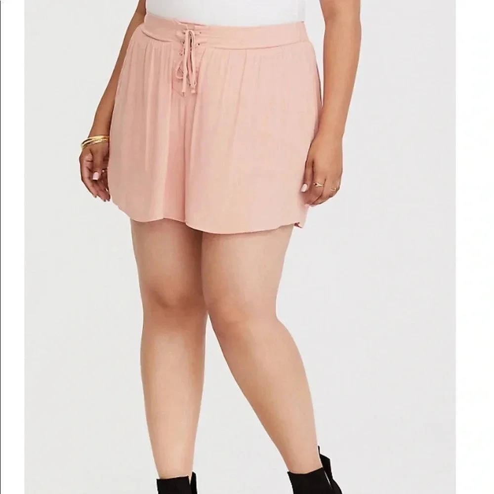 Torrid PEACH LACE-UP CREPE SHORT SIZE 2X